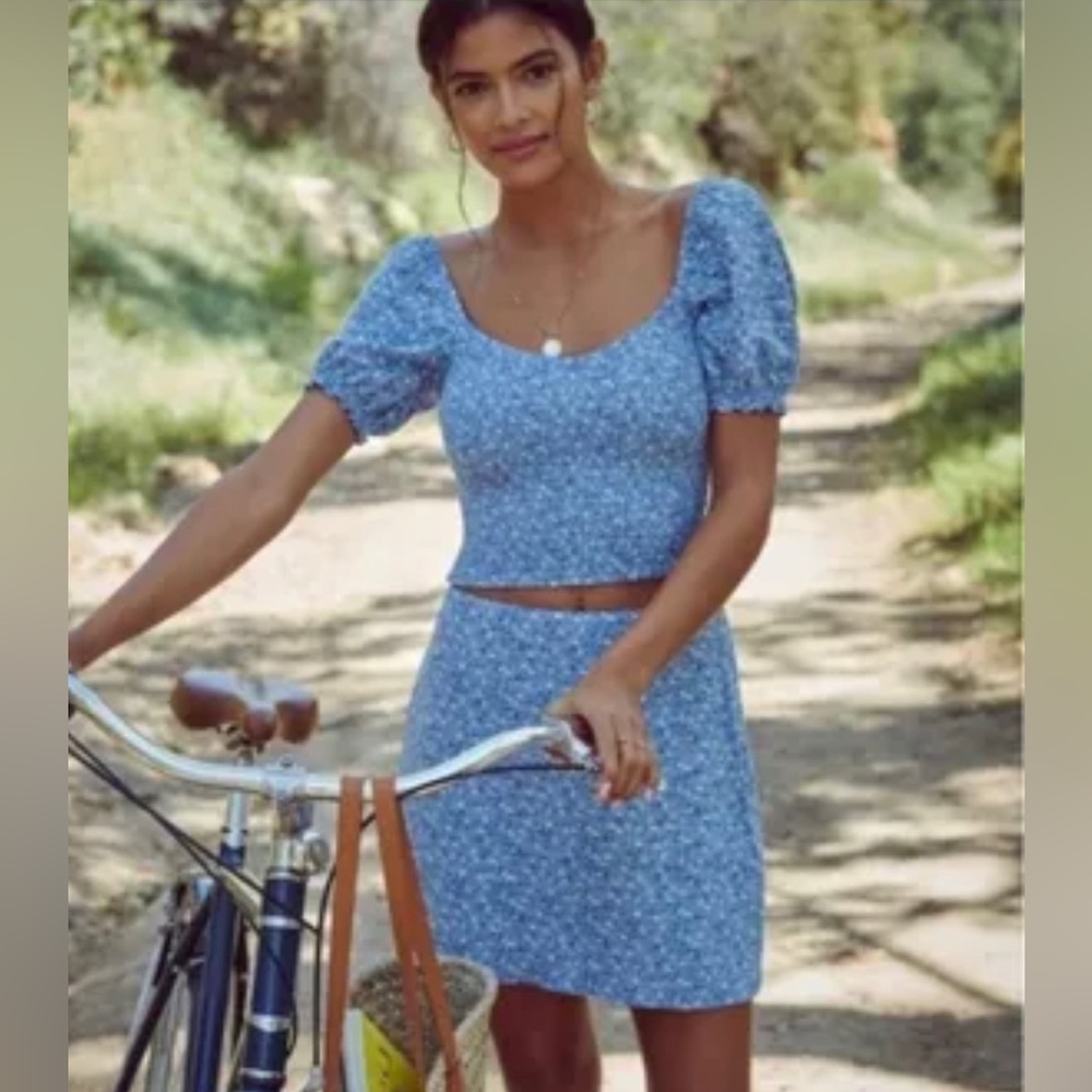Abercrombie & Fitch Womens Blue and White Matching Blouse and Skirt with Hairtie